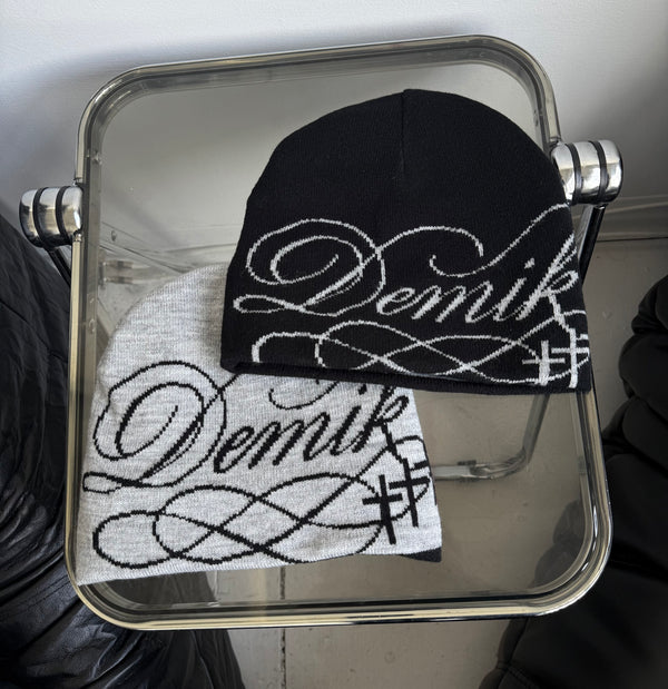 REVERSIBLE SCRIPT BEANIE