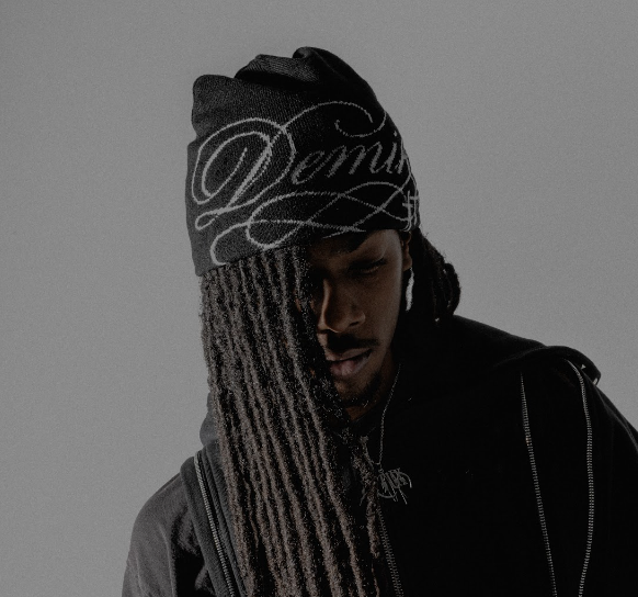 REVERSIBLE SCRIPT BEANIE