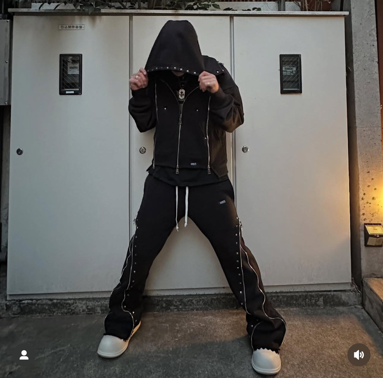 STUDDED 3X ZIP FLARED SWEATS
