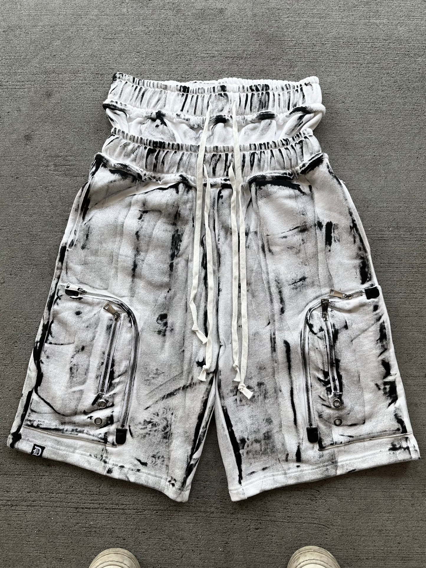 WHITE SWAN ZIP PLUS SHORTS