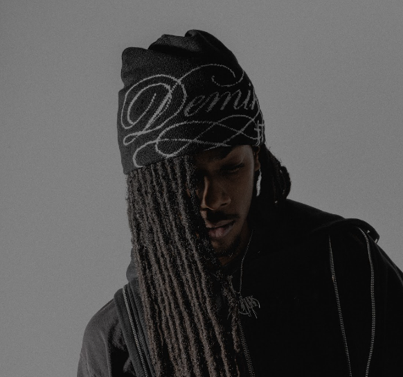 REVERSIBLE SCRIPT BEANIE