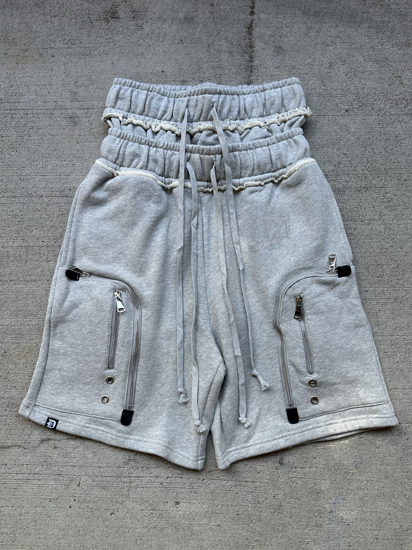 ZIP PLUS SHORTS (GREY)